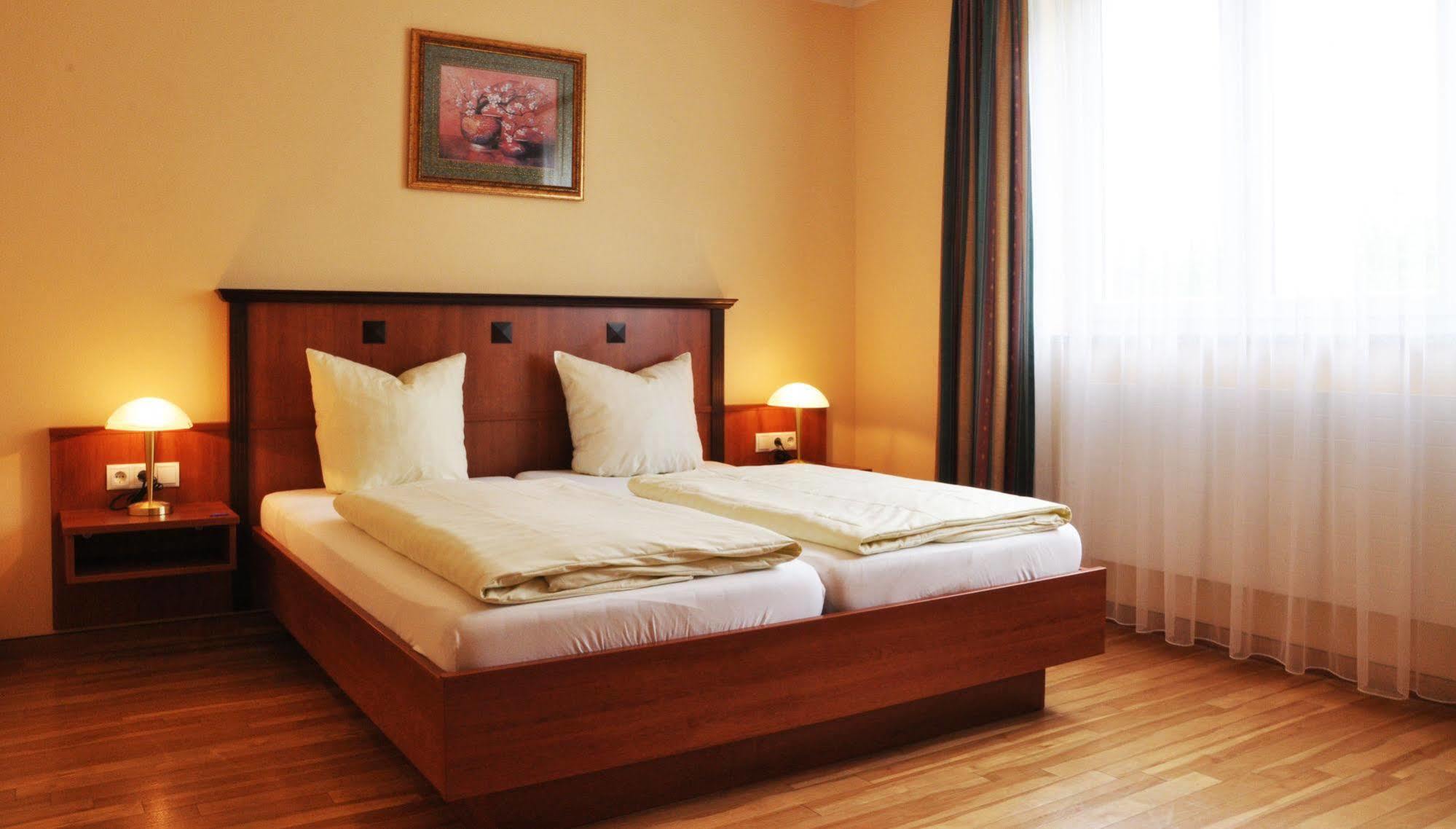 Hotel Hallertau โวล์นซาค ภายนอก รูปภาพ